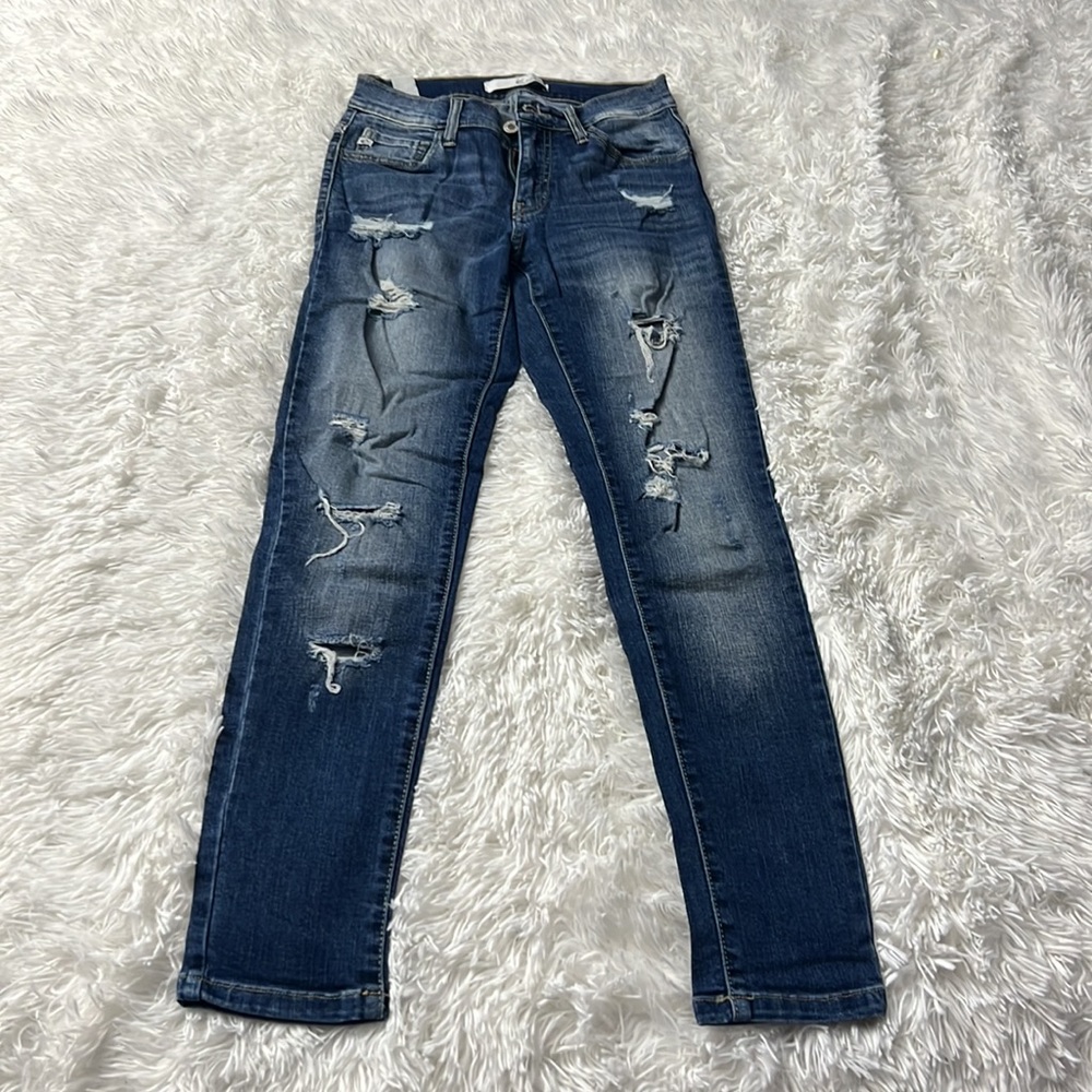 RIPPED JEANS